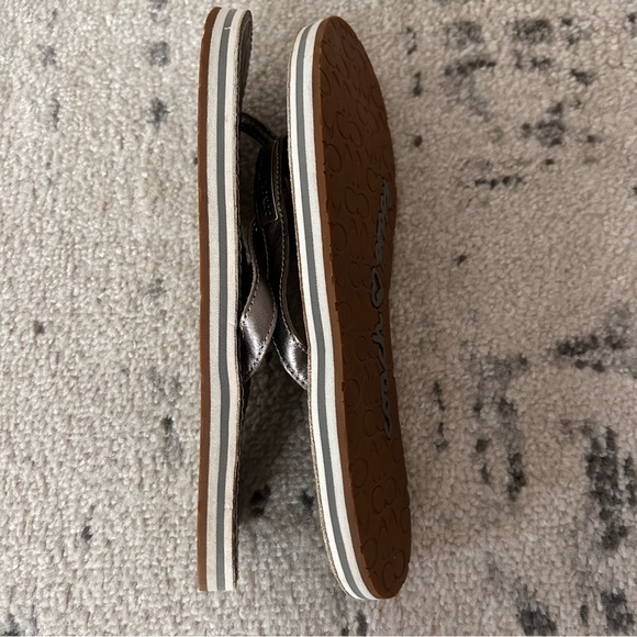 COACH POPPY silver pewter flip flops size 8 - Picture 3 of 5